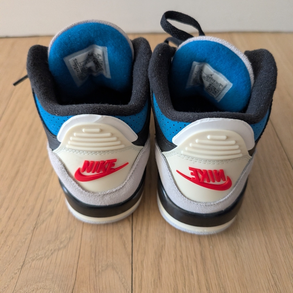 [NEW] Boys Black and Blue Jordans - Picture 3 of 4